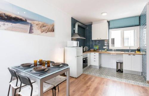 Collblanc y La Torrassa Apartment | Ático soleado con terraza - Cerca del Camp Nou y la Feria de Barcelona
