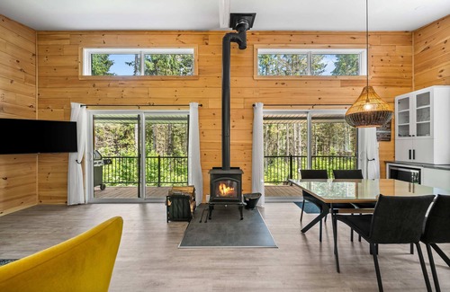 Mauricie Ski Chalet | Écureuil Gris | Spa & Forest View
