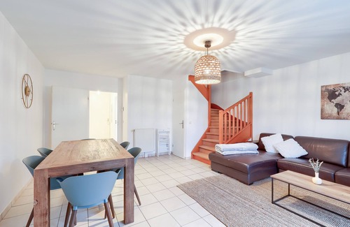 Cormeilles-en-Parisis House | Élégance Familiale - Confort & Jardin