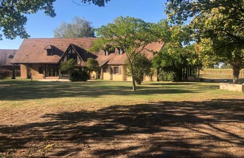 Le Lude House | Évasion champêtre : Maison avec piscine, tennis, et étang au cœur de 50 hectares de forêt - FR-1-410-307