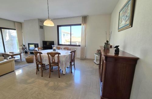 L'Isle-d'Espagnac House | Évasion en Ville : Maison avec Piscine Privée