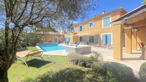 Villars Villa | Évasion Provençale : Villa Élégante pour 10 Personnes