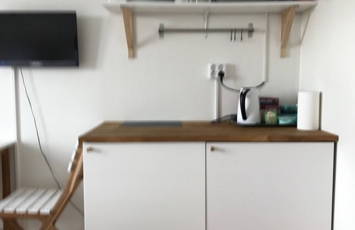 Varberg Apartment | Övernattningsrum. Mycket prisvärt. Egen ingång. Eget badrum. Getterön. Varberg