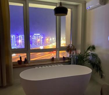 Pozniaky Apartment | Апартаменти з неймовірною ванною