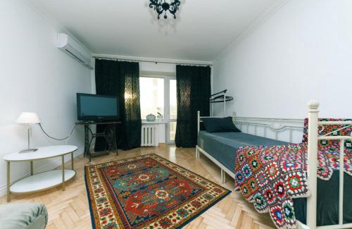 Kyiv Apartment | Белые апартаменты на Жилянской