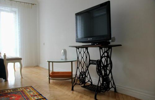 Kyiv Apartment | Белые апартаменты на Жилянской