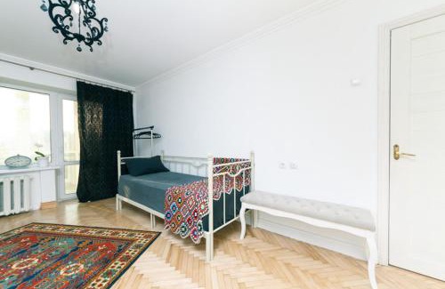 Kyiv Apartment | Белые апартаменты на Жилянской