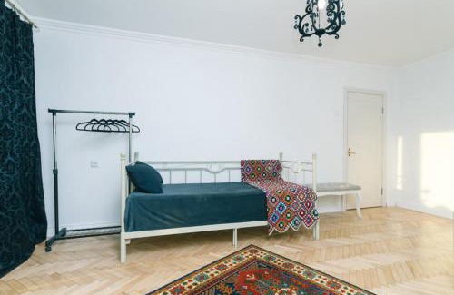 Kyiv Apartment | Белые апартаменты на Жилянской