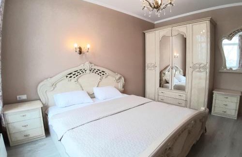 Desnyans'kyi District Apartment | Двокімнатна , Троєщина, район 2, ТЦ район
