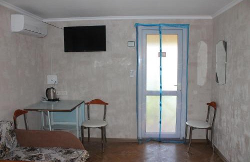 Molodizhne House | Домик у моря