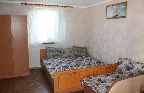 Molodizhne House | Домик у моря