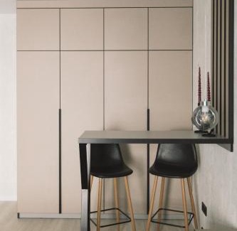 Darnyckyj Apartment | Квартира з панорамними вікнами на озеро