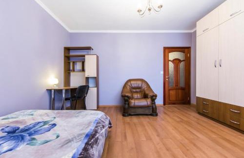 Svyatoshyns'kyi District Apartment | Комфортная двухкомнатная квартира возле метро Академгородок