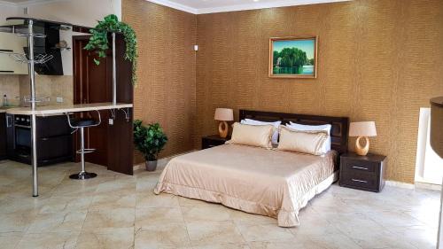 Molodizhne Hotel | мини-отель Травертин