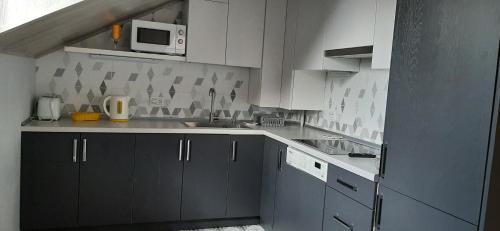 Kamenets-Podol'skiy Apartment | Сонячна мансарда