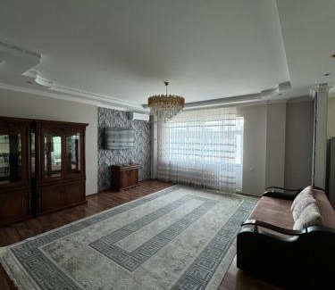 Atyrau Apartment | Трехкомнатная просторная квартира 137 кв центре возле ТЦ Infinity Mall