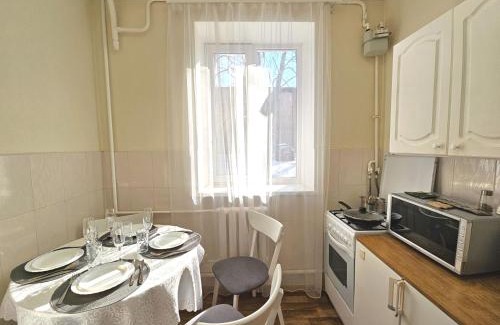 Svitlogirske Apartment | У центрі 2 кімнатна квартира біля ЦУМу з власною закритою парковкою. Мережа Alex Apartments