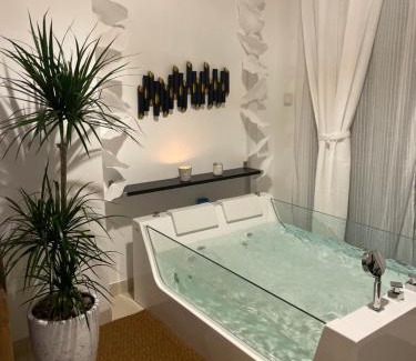 Qurm Ski Chalet | جاكوزي شاليه