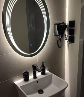 Abha Apartment | شقة أنيقة بصالة وغرفة نوم مع جلسة خارجية