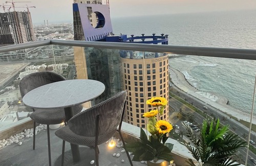 Ash Shati Apartment | شقه بااطلاله بحريه برج داماك الجوهره