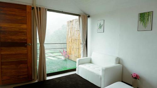 Chom Thong Resort | ม่านป่ามองเขาเฮ้าส์