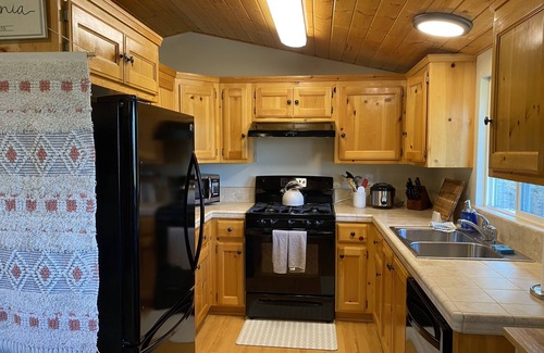 Mariposa House | ▼・ᴥ・▼ Cute Pet friendly Barn near Yosemite with a Spa