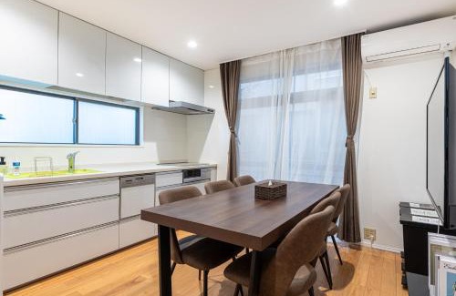 Shimotakaido Apartment | 上北沢戸建て