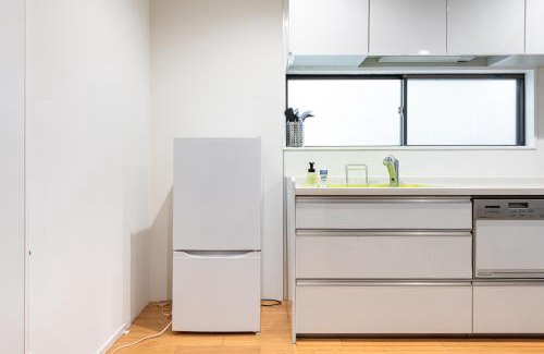 Shimotakaido Apartment | 上北沢戸建て