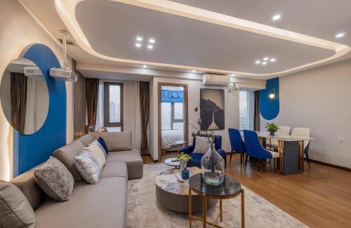 Yuzhong Apartment | 云深处江景公寓