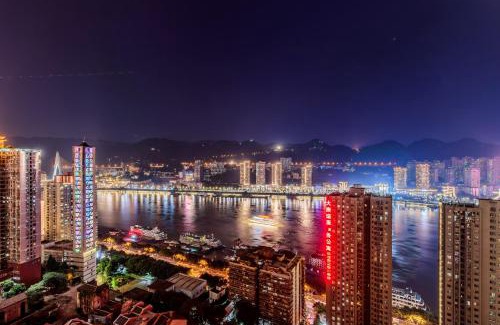 Yuzhong Apartment | 云深处江景公寓