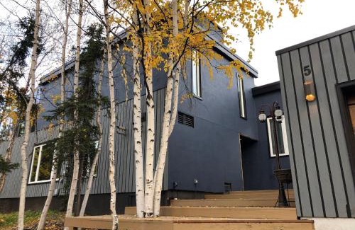 Yellowknife Bed & Breakfast | 好丘。Hacho House