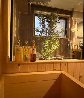 Tsuruhashi Apartment | 愛の華