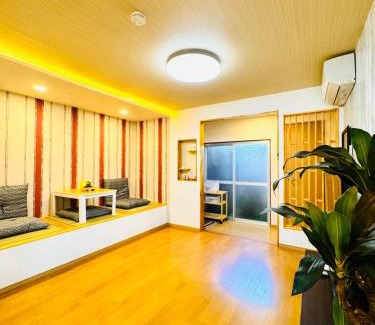Nishinari House | 晶 距离车站步行5分钟 关西机场难波心斋桥直达 5 bedroom最多可住13人 超大客厅大电视有Netflix