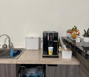 Dongyin Town Bed & Breakfast | 東引海悅樓民宿