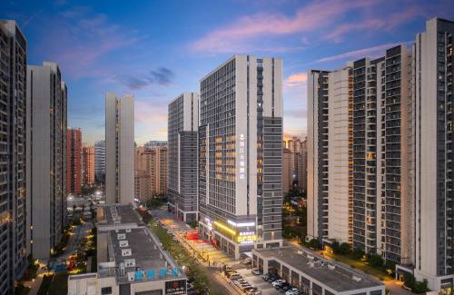 Qiongshan Hotel | 滨江万璟酒店 One Gem Hotel