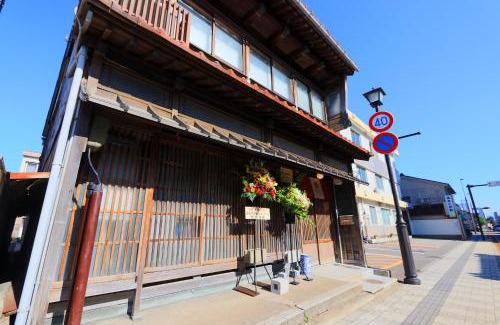 Komatsu Apartment | 龍助25ANNEX Ryusuke25ANNEX
