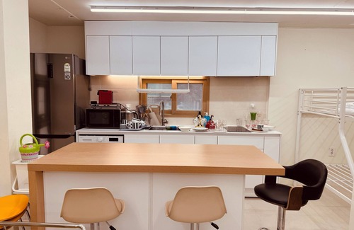 Seongsu Apartment | 사Atelier Seongsu Riverside Loft Cherry Blossom Road Han River airport bus