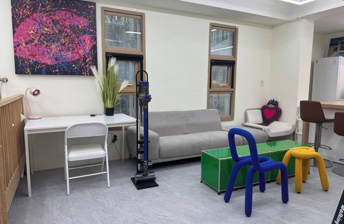 Seongsu Apartment | 이Atelier Seongsu Riverside Loft Cherry Blossom Road Han River airport bu