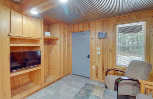 Heber Springs House | 0 5 Mi to Lake Patio at Heber Springs Cabin!