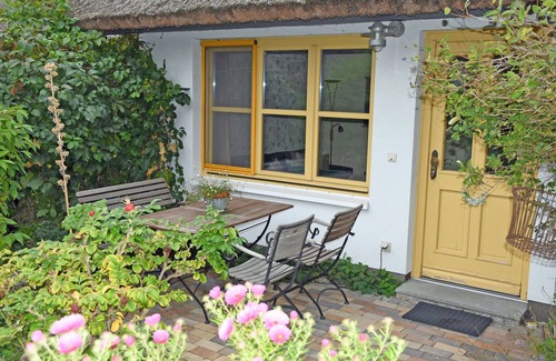 Lancken-Granitz Apartment | 01 Holiday apartment with garden terrace - Holiday apartments in the fishing village and under the