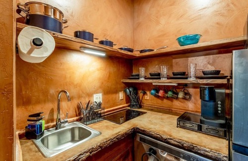 Virgin RV Rental | #06 - 2QB Anasazi Cliff Dwelling Hot Tub & Kitchen