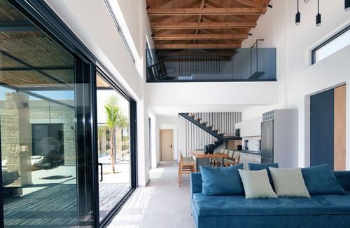 Chorafakia Villa | 1,2 Km from the beach, close to Chania, 40m2 private pool and sea views!