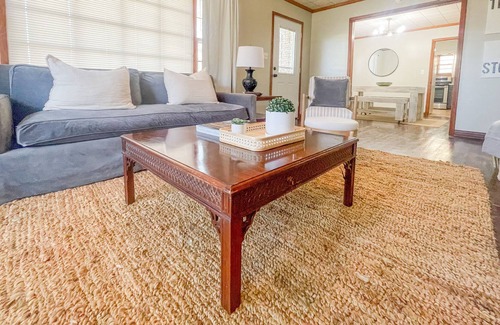 Corinth House | 1.3 Miles from Chick-Fil-A & Starbucks