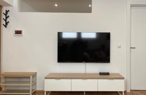 Flintsbach A. Inn Apartment | 1,5-Zimmer, Top ausgestattet, 4 Pers, Souterrain, Self Check-in, Parkplatz, Netflix & Amazon Prime
