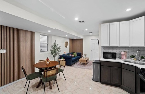 Jersey City Apartment | 1-Bdr apartment 3 min walk from train to NYC -warm interior design