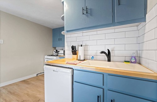 West Central Apartment | 1 Bdr Apt. half a mile from Parkview Field