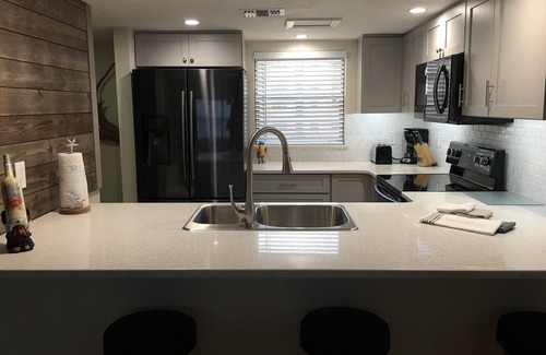 New Smyrna Beach Condo | 1 Bdrm.2025 Year round time slots .Great View & Reviews.on the no drive sand