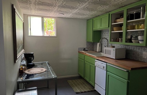 North End Apartment | 1 Bdrm; Walk to beach; Under 2 miles to hospitals, universities & downtown