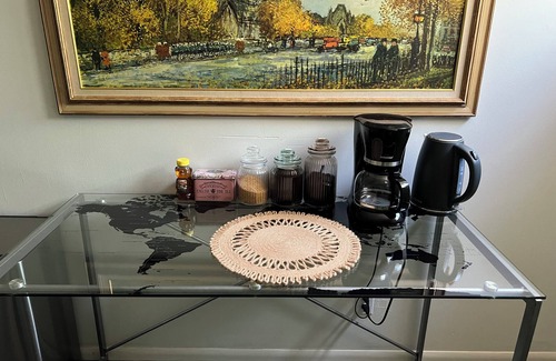 North End Apartment | 1 Bdrm; Walk to beach; Under 2 miles to hospitals, universities & downtown