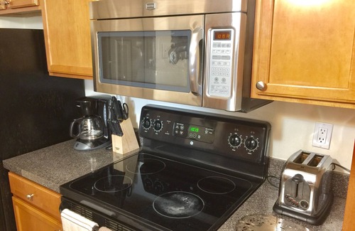 Brandon Condo | 1 Bed 1 Bath Condo, quiet and well kept. Close to everything in Brandon!